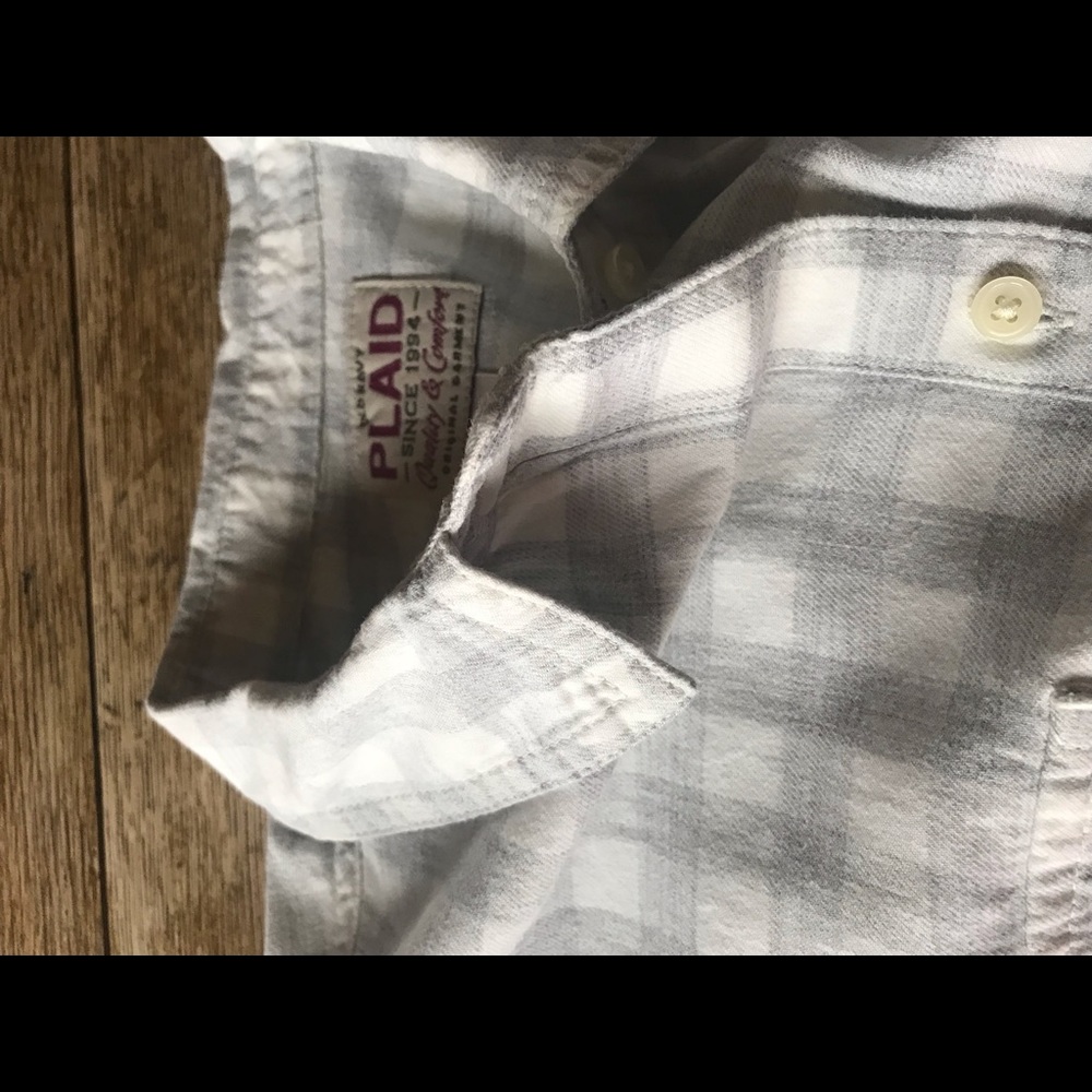 Shirt. Women’s medium